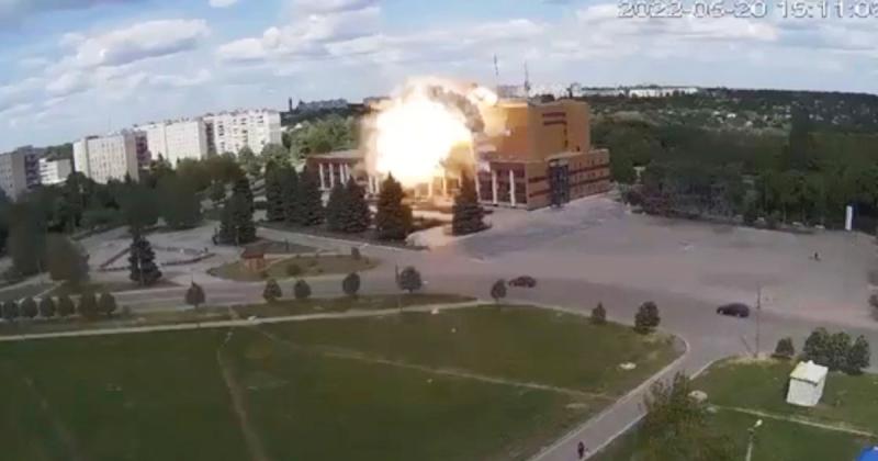 Внаслідок авіаудару з боку Росії постраждала вузлова станція в Лозовій, що на Харківщині, зафіксовано випадки травмування - повідомляє влада.