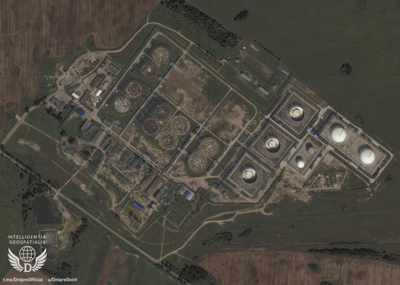 Супутникові фотографії продемонстрували величину вогняної стихії на російському нафтопереробному заводі.