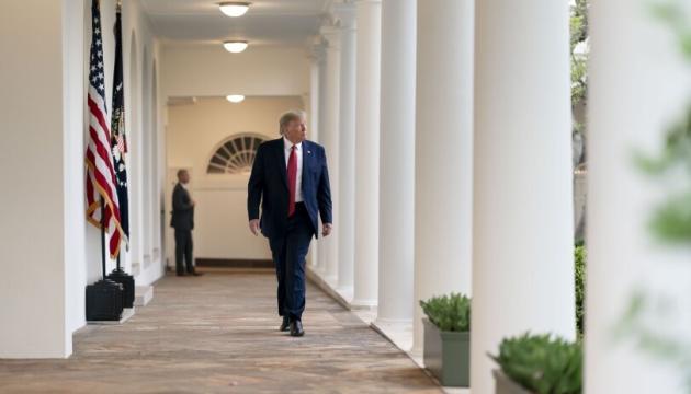 Трамп висловив думку, що Зеленський здатен швидко зупинити війну, якщо погодиться на певні компроміси.