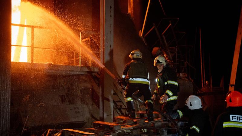Нічна атака безпілотників Росії на Одещину призвела до великої пожежі на об'єкті паливно-енергетичної інфраструктури.