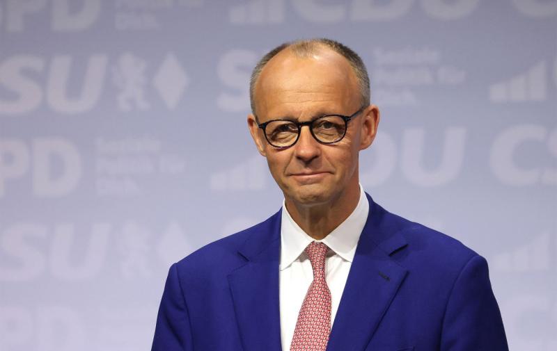 Україна не повинна бути змушена поступатися Донбасом Росії в ході переговорів, - зазначив Мерц.