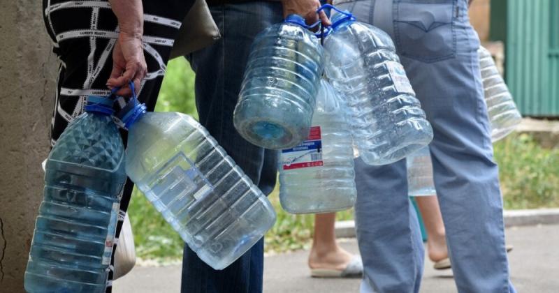 Вода подається лише раз на три дні: вказано причини водної кризи на окупованих територіях Донбасу.