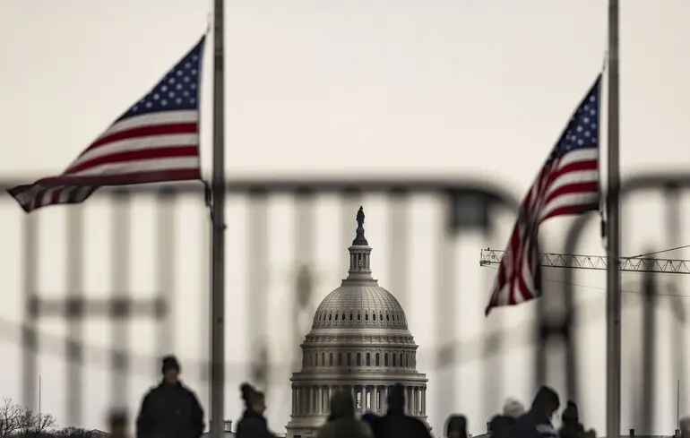 Ті, хто бажає стати громадянами США, тепер проходитимуть перевірку на наявність 