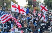 У Тбілісі, столиці Грузії, проходять великі протести, пов'язані з проведенням місцевих виборів.