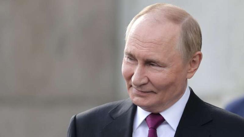 З цього Путін лише посміхається: які дії вживає Захід у конфлікті в Україні.