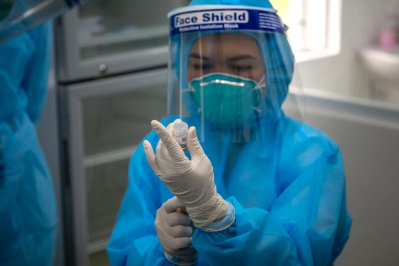 Європа стикається з новим варіантом COVID-19: чому медичні спеціалісти побоюються 