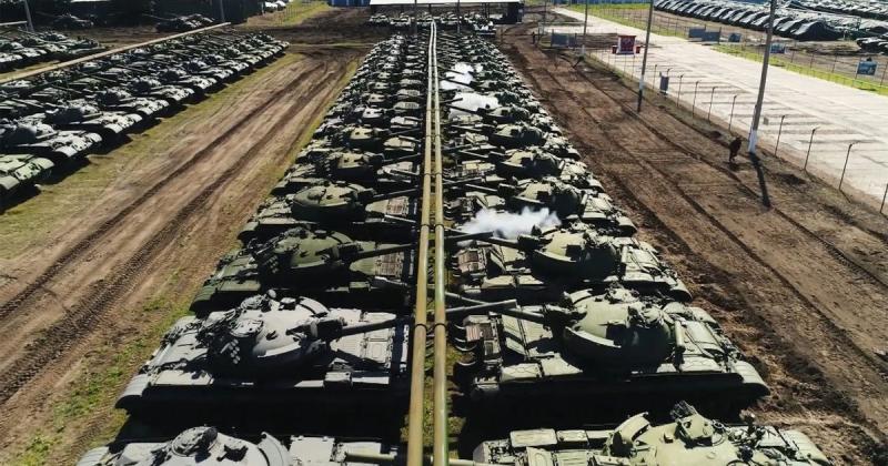 Залишилося менше половини — на російських полігонах залишилися непрацюючі танки та БМП, згідно з даними OSINT-дослідження.