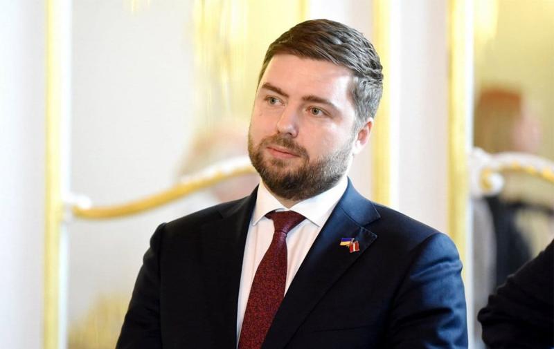 Зеленський усунув українського посла у Латвії: які факти відомі про нього