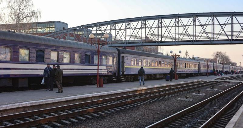 Внаслідок відключення електрики потяги 