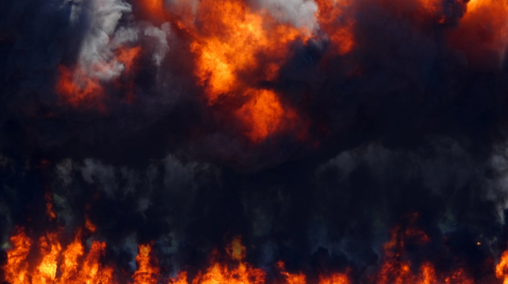 Нічна операція в Криму: у Гвардійському спалахнула нафтобаза, а в Сімферополі почули сильні вибухи.