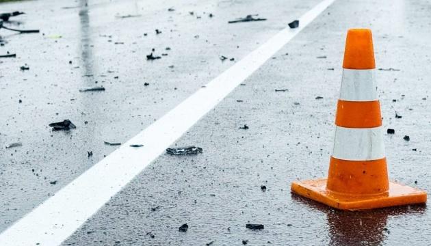 У передмісті Одеси на блокпосту сталася трагедія: вантажний автомобіль наїхав на двох військових, внаслідок чого вони загинули.