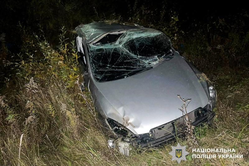 Автомобіль у Поліссі з'їхав з траси, водій знаходиться в реанімації. Рівненська область - Останні новини з Рівного та регіону.