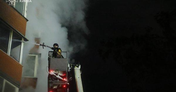 Внаслідок російського нападу на Київ, двоє осіб загинули, а також є постраждалі.