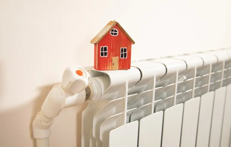 Сьогодні в Україні стартує опалювальний сезон, повідомив Зеленський.