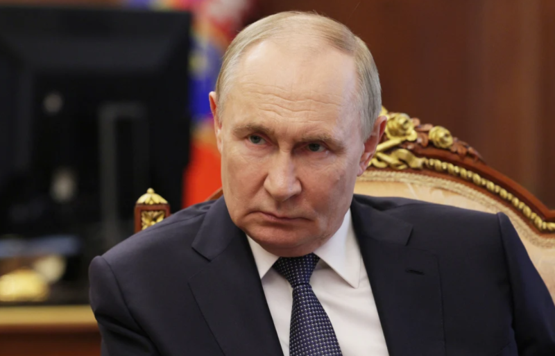 ЗМІ повідомляють, що американські розвідники не виявляють свідчень готовності Путіна до мирних переговорів щодо України.