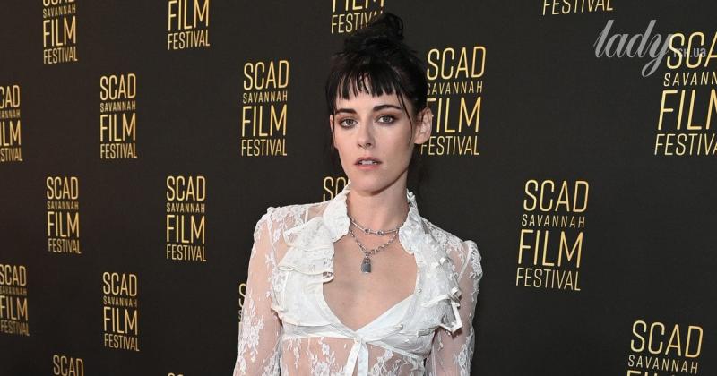 Знову у відвертому образі: Крістен Стюарт вибрала зухвалий наряд для свого виходу в світ.