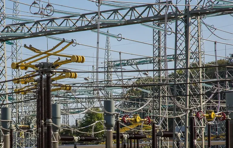 Українські безпілотники здійснили вражаючий напад на п’ять електричних підстанцій у Росії.