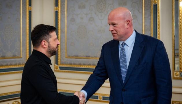 Вітакер, перебуваючи в Києві, висловив думку: цю абсурдну війну потрібно зупинити.