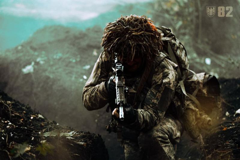 Бійці на передовій справляють враження покинутих: Лакійчук висловлюється щодо корупції.