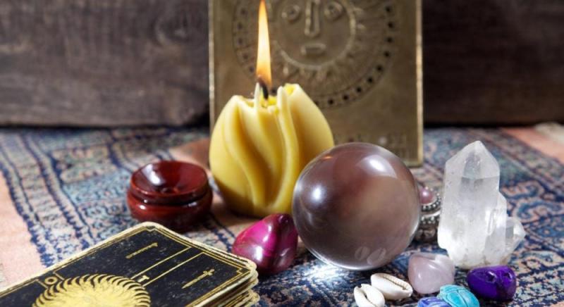 Таро-прогноз на 24 листопада: Раки отримають підтримку, а Тельці зіштовхнуться з несподіванками.