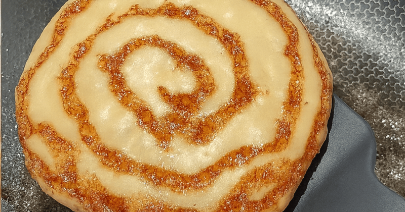 Млинці з корицею: рецепт святкового десерту з запашним ароматом