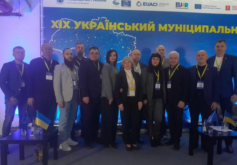 В умовах обстрілів: Херсон став учасником Муніципального форуму для обміну досвідом та стратегіями виживання і розвитку.