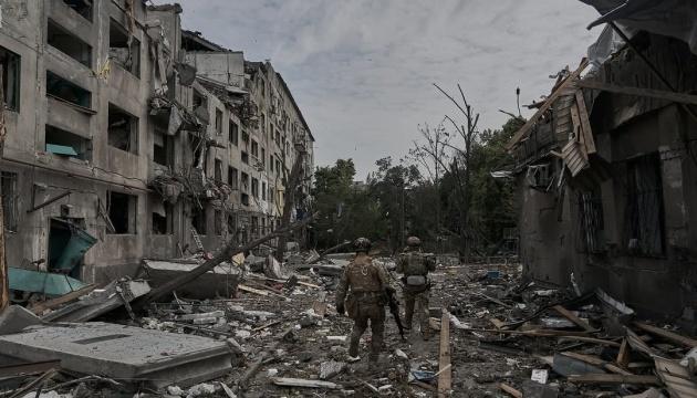 З раннього ранку сили оборони зупиняють механізований наступ на Покровськ, повідомляють військові.