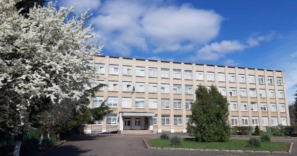 В Ужгороді колишнього директора навчального закладу підозрюють у купівлі газу за завищеними тарифами.