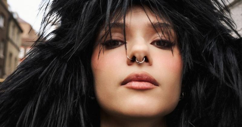 Близнючка з гурту 