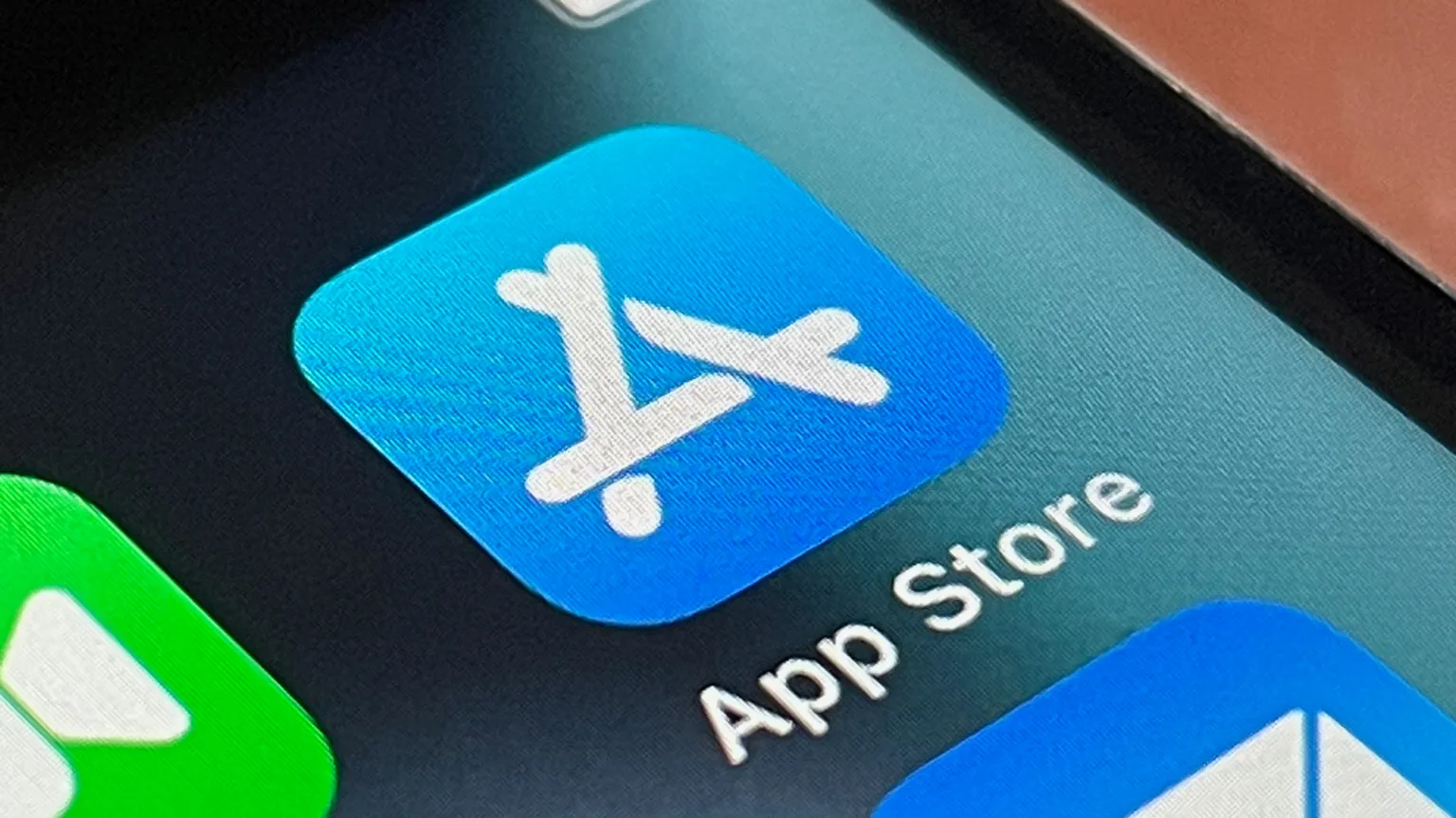 Apple запускає App Store для змагання в Японії.