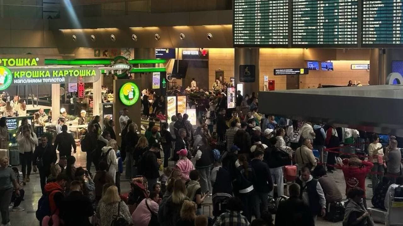 Атака безпілотників призвела до блокування роботи московських аеропортів: скасовано сотні авіарейсів | Основні новини України
