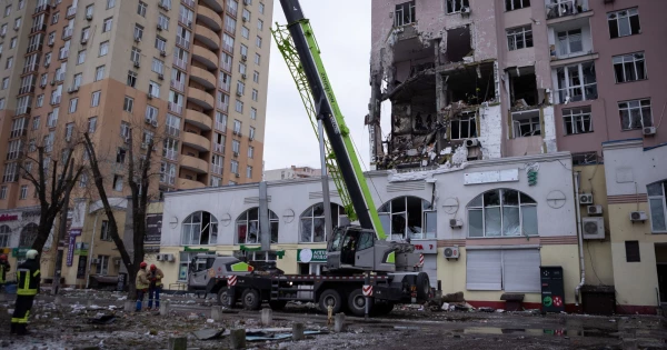 Протягом тижня Російська Федерація здійснила запуск двох тисяч безпілотників та 94 ракет по території України, зазначив Зеленський.