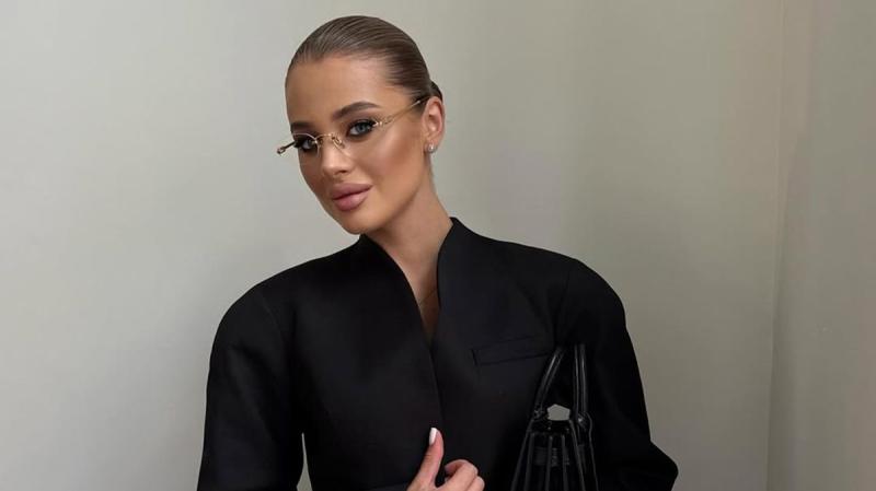 Психологічний вплив чорного кольору: чому вбрання цього відтінку сприяє відчуттю впевненості.