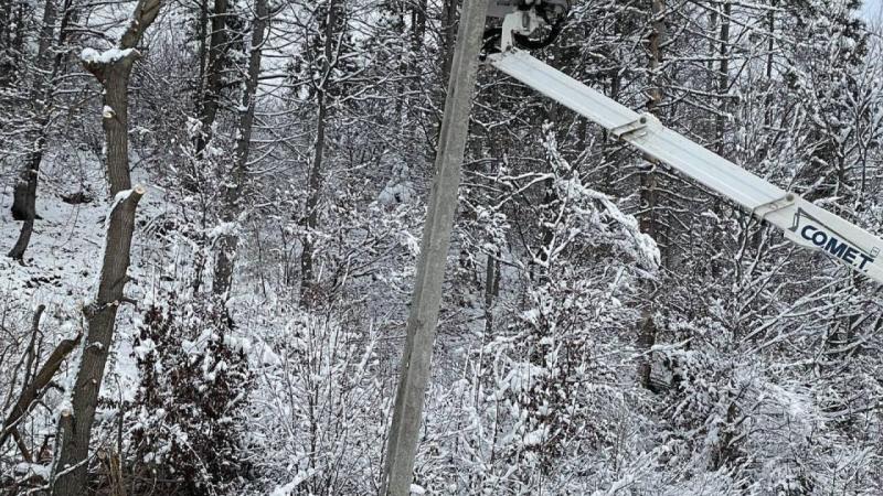 У неділю в багатьох областях України введуть два графіки обмеження електропостачання.