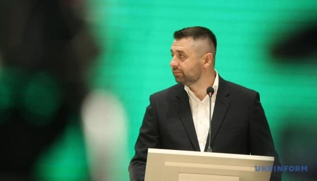 Законопроєкт, що стосується виборів в умовах особливого або повоєнного часу, повинен бути підготовлений до завершення лютого, зазначив Арахамія.