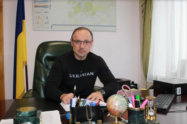 Член НКРЕКП Костянтин Ущаповський вніс до своєї декларації розкішні годинники, автомобіль Tesla та більше ніж 800 тисяч доларів заощаджень.