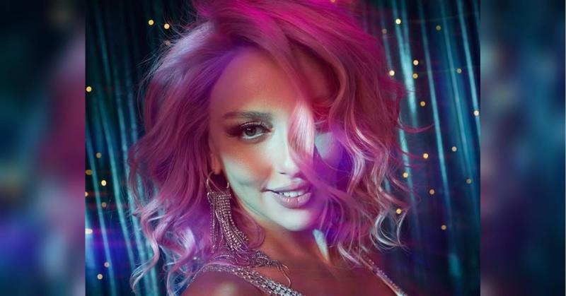 Це надто: провокаційні фотографії відомої співачки викликали хвилю обурення в Інтернеті.