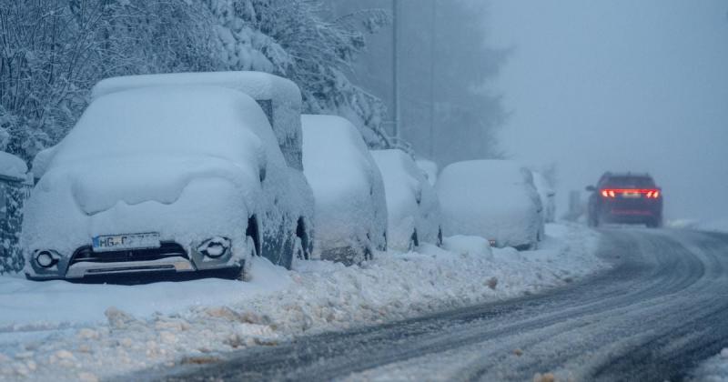 Зимові небезпеки на дорозі: експерти поділилися рекомендаціями для водіїв щодо безпечної поведінки на слизьких шляхах і під час снігопадів.