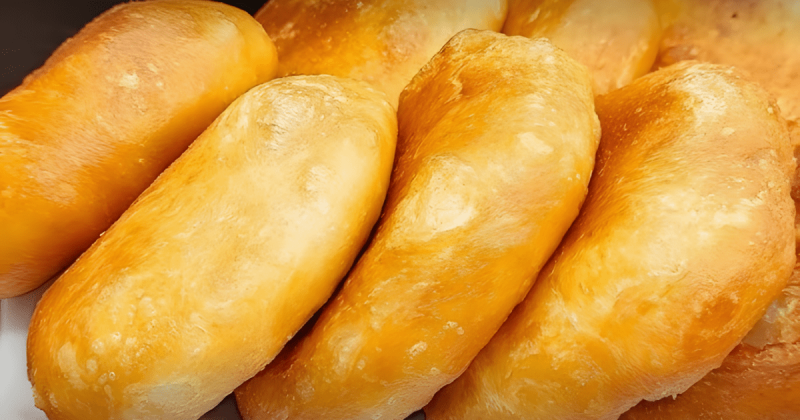 Не всі знайомі з цим рецептом: як створити альтернативу пиріжкам на рідкому тісті з цибулею.