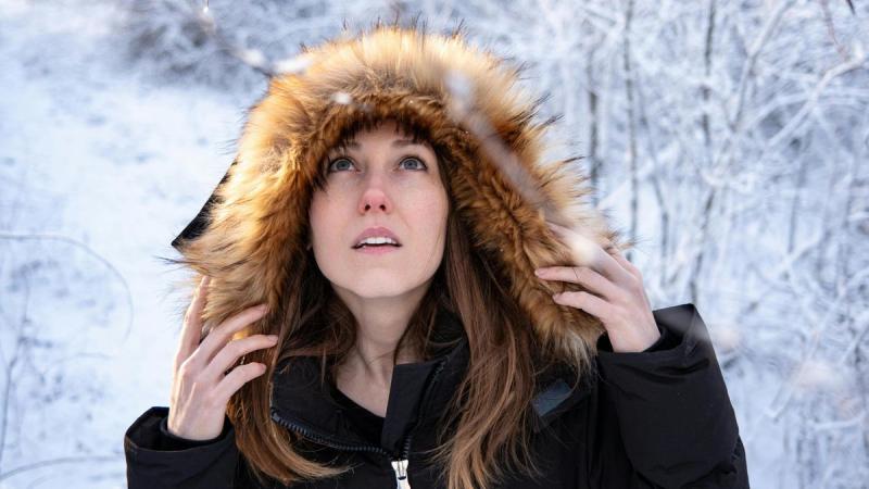 Як правильно одягати куртку з хутряним капюшоном - цей нюанс відомий лише небагатьом.