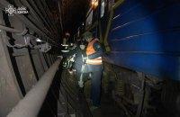 Рятувальні служби евакуювали близько 500 осіб під час вимушеної паузи в роботі метро в Києві, повідомляє Державна служба з надзвичайних ситуацій.