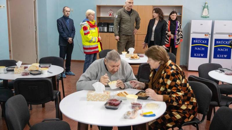 У Києві колишній санаторій став домом для 18 мешканців, які залишилися без електрики та опалення, повідомив мер міста.