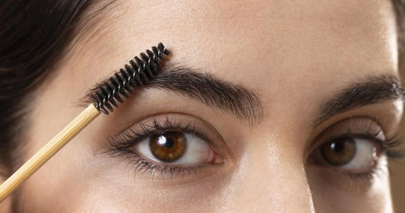 Брови як вираження стилю: чому ми знову звертаємося до естетики 90-х і чи варто згадати про пінцет? - Афіша bigmir)net