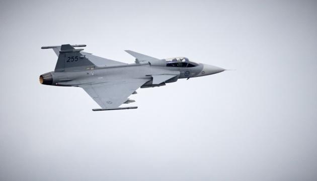 Президент повідомив, що Україна сподівається отримати 150 літаків Gripen та 100 літаків Rafale.
