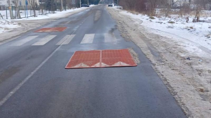 У Гряді на обласній дорозі встановили берлінські подушки. Яка їхня мета?