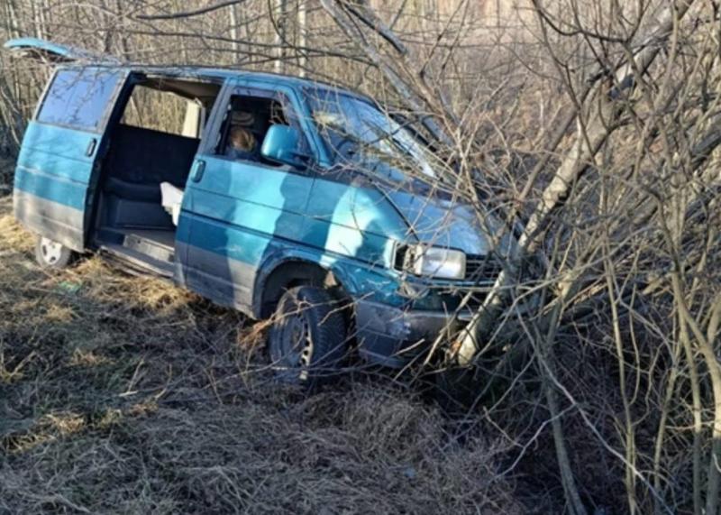 У Волинській області кілька осіб примусово забрали ухилянта у представників військових територіальних центрів комплектування.