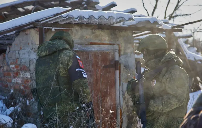 Російські війська зробили поступ у зоні Костянтинівки та поблизу ключової транспортної артерії, повідомляє DeepState.