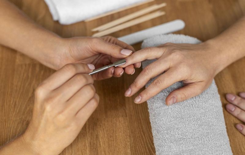 Цей вид манікюру є прекрасною альтернативою гелевому. Він абсолютно безпечний для здоров'я ваших нігтів.