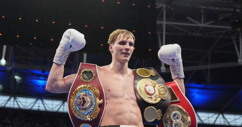 Український боксер здобув швидку перемогу нокаутом над латвійським суперником у головному поєдинку вечора боксу з участю Усика.