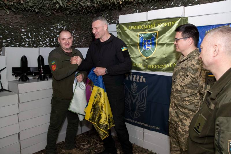 Віталій Кличко передав 3000 дронів різних моделей, які отримав від жителів Києва.